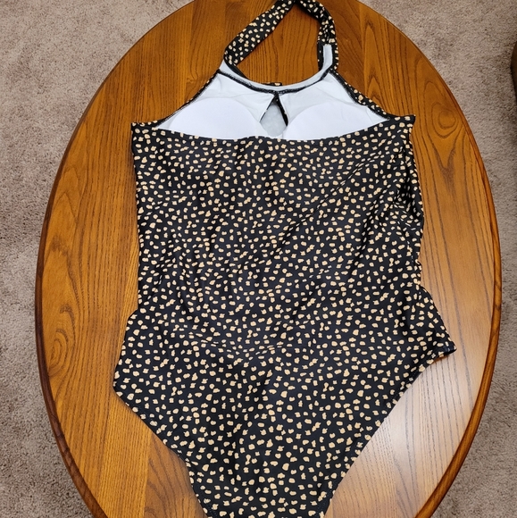 Halter style 1-piece swimsuit, size M - Picture 3 of 8